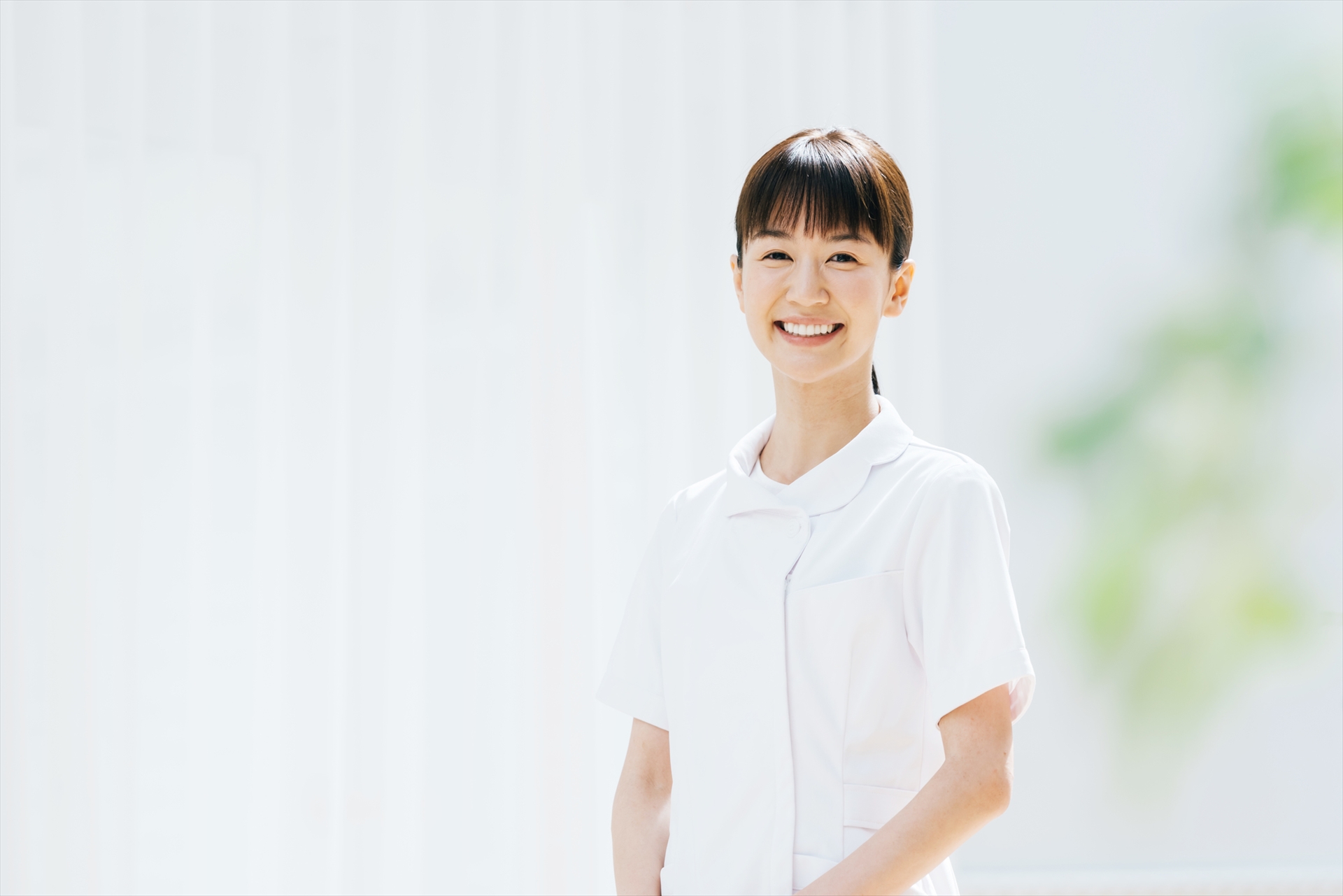 笑顔の女性のスタッフ